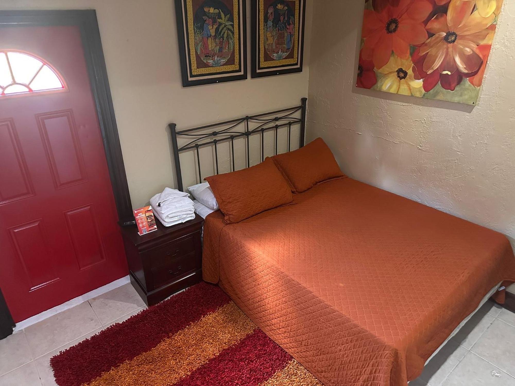 Brownstone Guesthouses Nassau Exterior photo